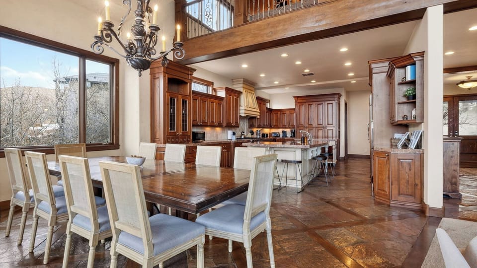 House (6 Bedrooms) | Interior