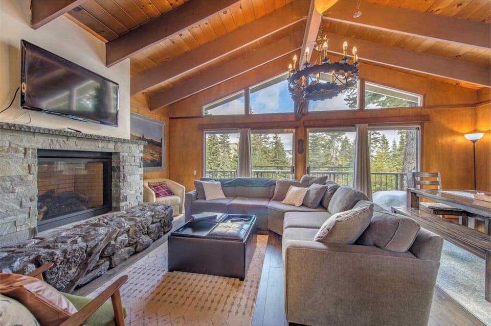 House (4 Bedrooms) | Front of property