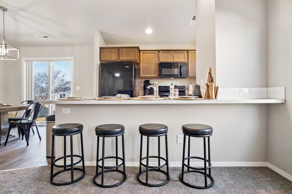 Eat at the bar or at the table with family, plenty of space to enjoy meals with loved ones.