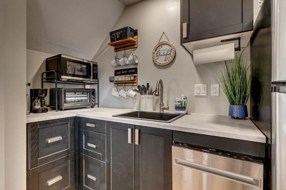 Kitchenette - toaster oven, microwave, coffee maker & keurig, etc.