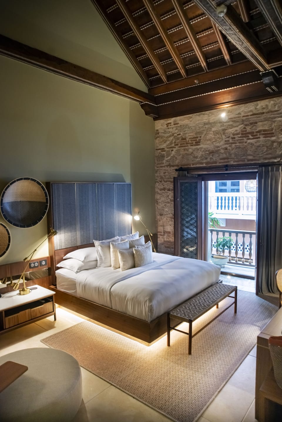 Premium Room | In-room safe, individually decorated, individually furnished, desk