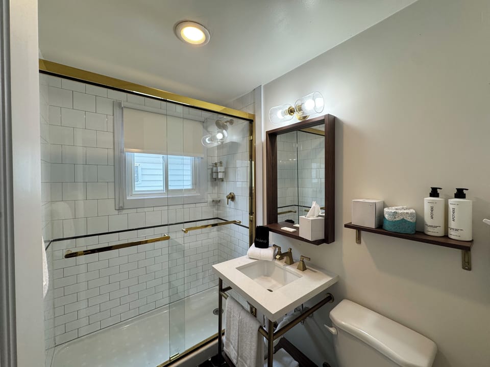 Heathwood Cottage | Bathroom | Towels