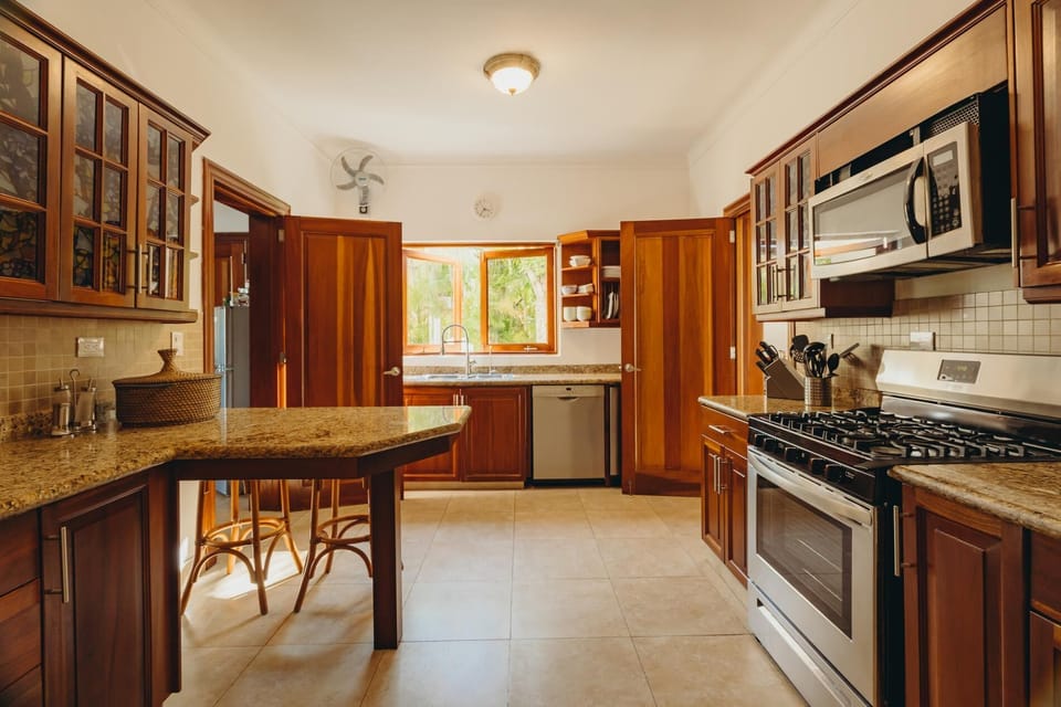 Casamado - Beach villa with pool, hot tub, breakfast service & golf cart (3342)