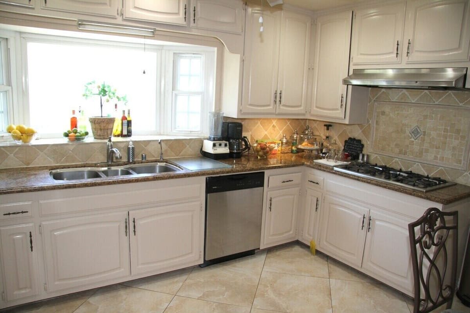 Comfort Double Room, Shared Bathroom (Luxurious Boudoir ) | Shared kitchen | Ice maker
