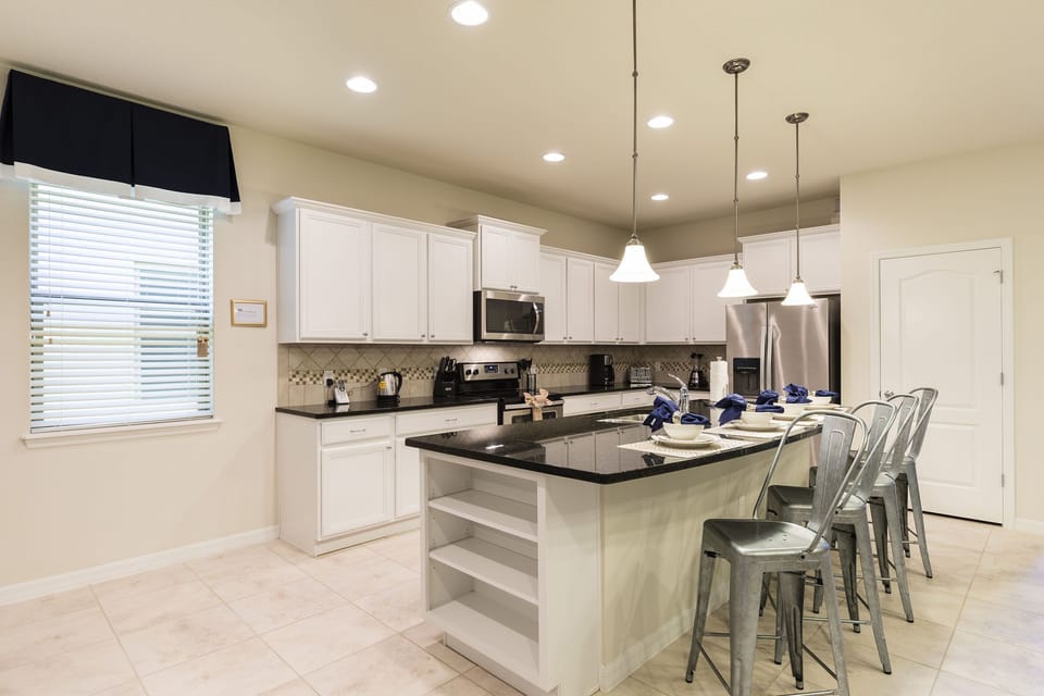 Fully equipped kitchen with two refrigerators