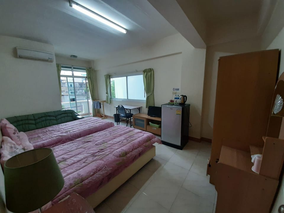 Triple Room | Blackout drapes, soundproofing, free WiFi, bed sheets