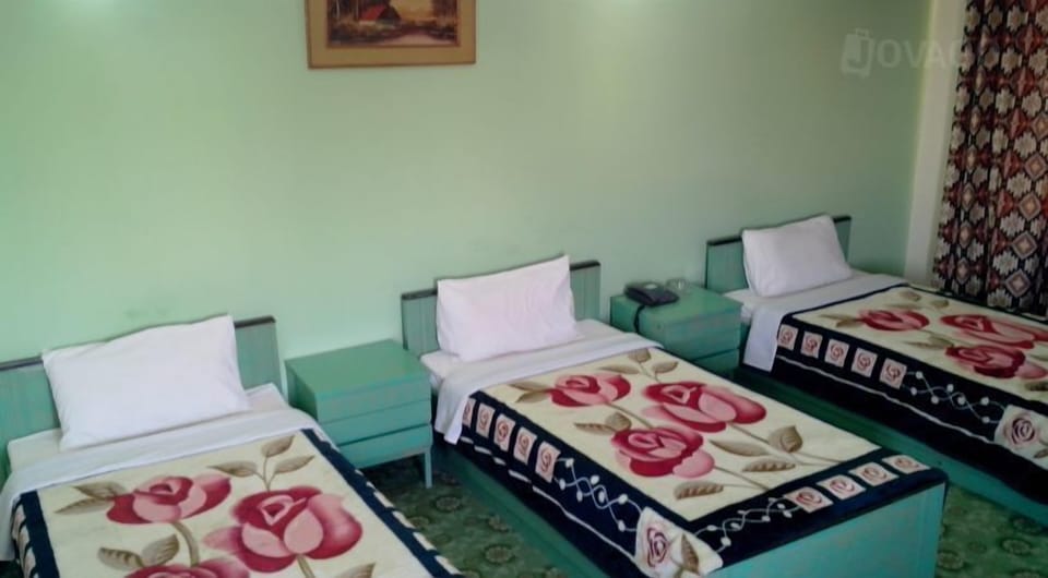 Triple Room | Laptop workspace, WiFi (free)
