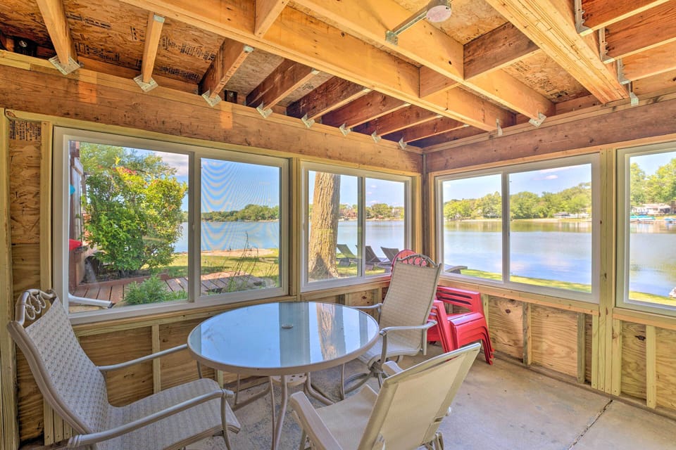 Screened-In Porch | Life Vests Provided