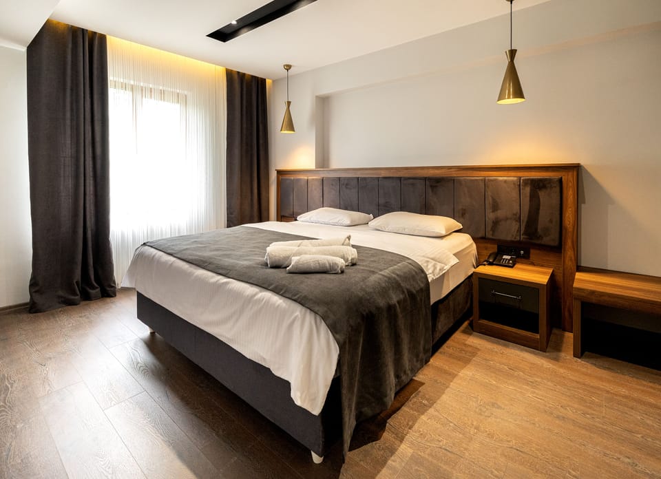 Soundproofing, free WiFi, bed sheets
