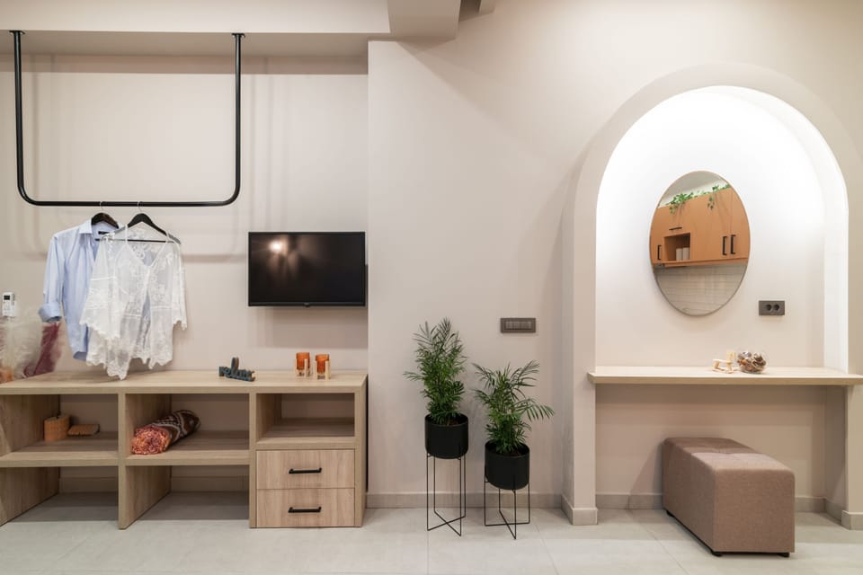 Comfort Studio | Blackout drapes, iron/ironing board, free WiFi