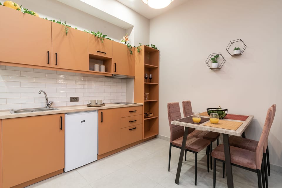 Comfort Studio | Blackout drapes, iron/ironing board, free WiFi