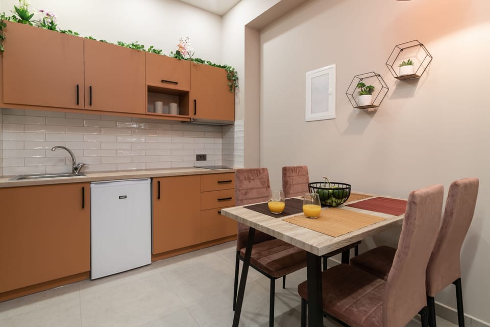 Comfort Studio | Blackout drapes, iron/ironing board, free WiFi