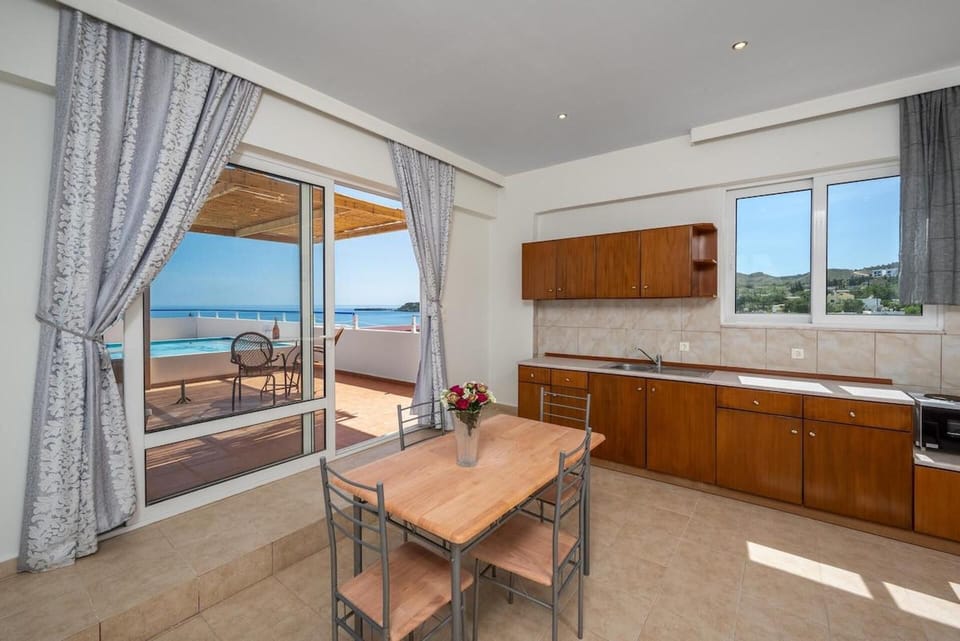Apartment | Private kitchen | Fridge, oven, stovetop, electric kettle