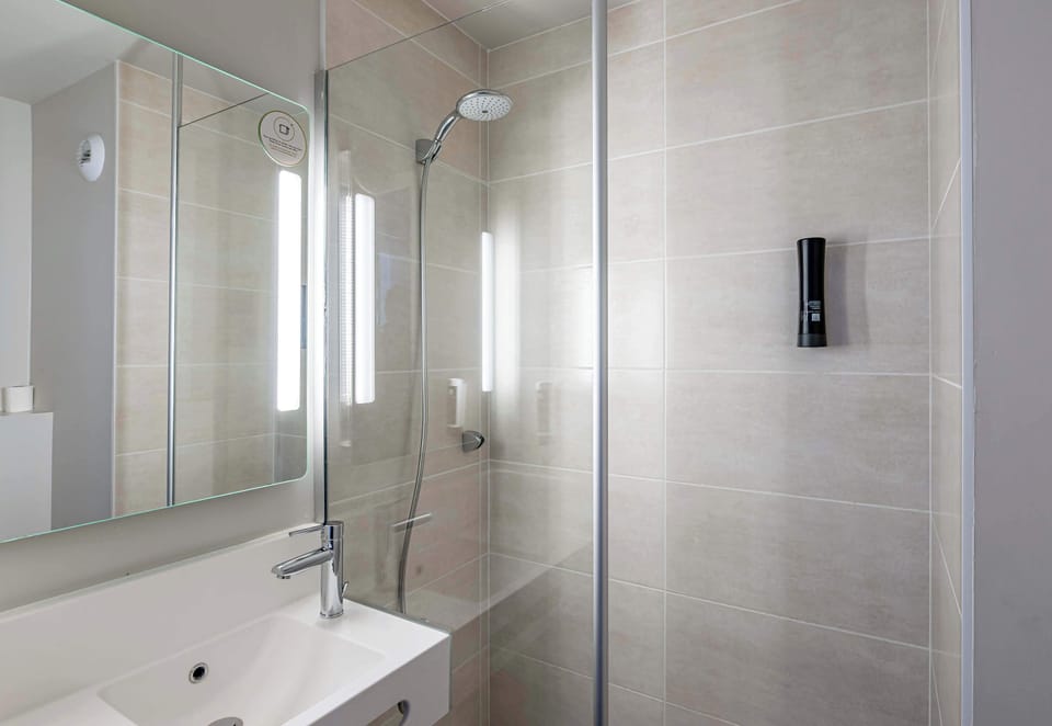 Shower, free toiletries, hair dryer, towels