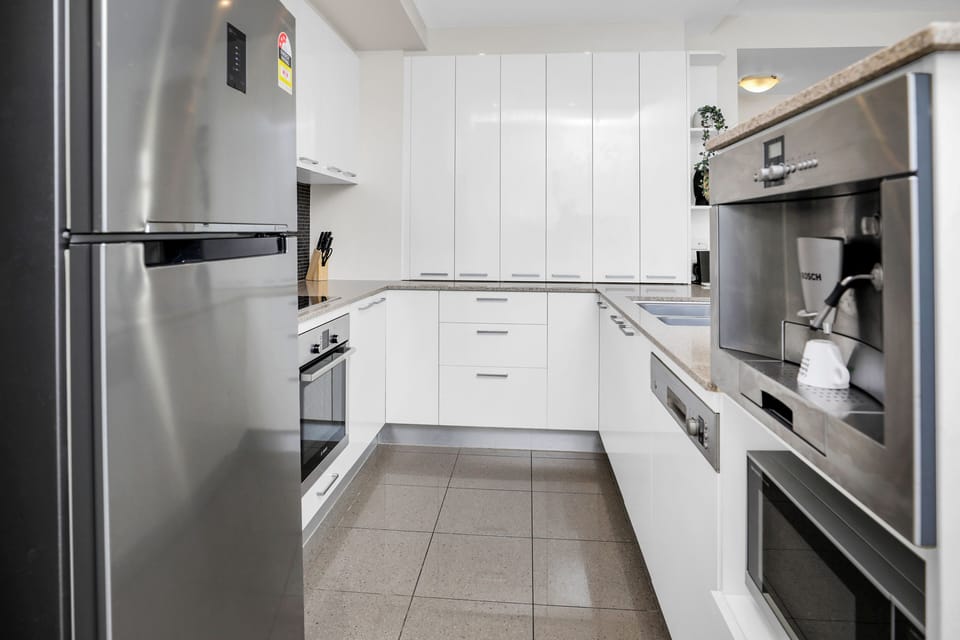 City Apartment | Private kitchen | Full-size fridge, microwave, oven, stovetop