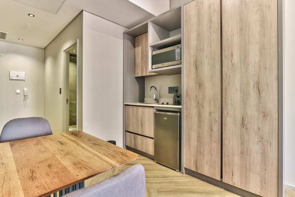 Deluxe Studio Apartment | Private kitchen | Microwave, stovetop, coffee/tea maker, toaster