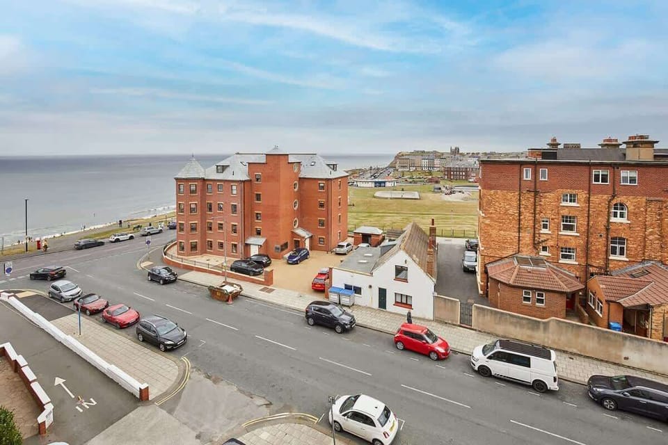 Boutique Balcony, Whitby - Host & Stay