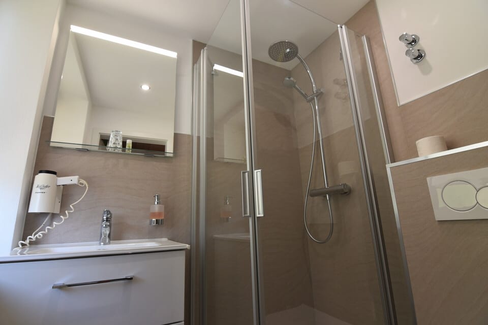 Standard Single Room, Private Bathroom | Bathroom