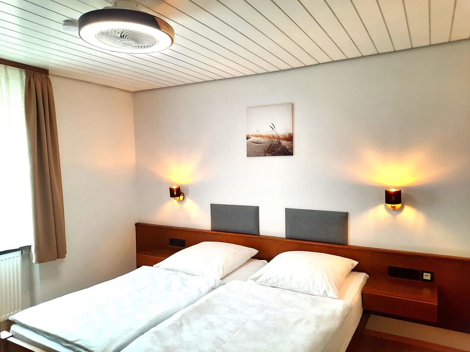 Standard Double Room, Private Bathroom, City View | Room amenity