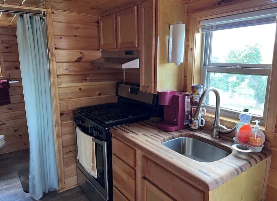 Full size range. And a Keurig coffee maker.