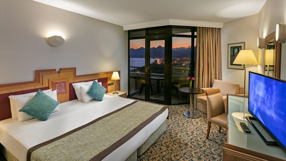 Standard Double or Twin Room, Sea View | Premium bedding, minibar, in-room safe, desk