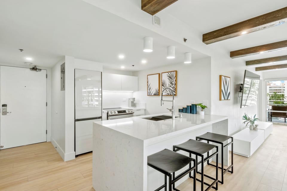 Full Kitchen with Oven, Cooktop, Refrigerator, Dishwasher, Coffe