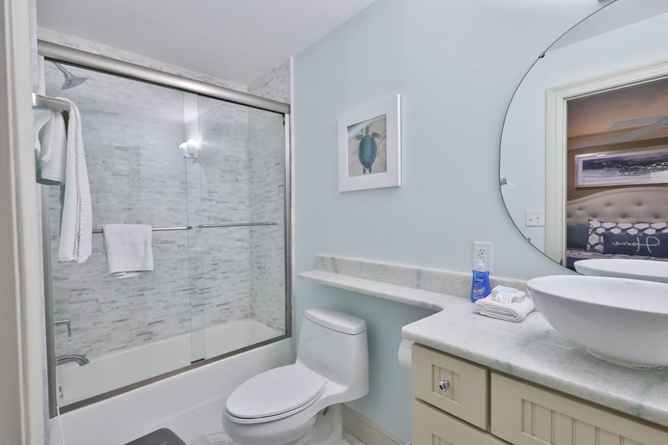 Private bathroom for the bedroom on the 1st floor.