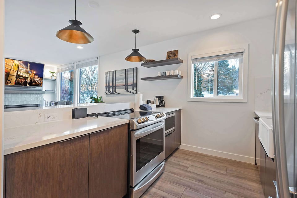 Kitchen: Recently remodeled in October of 2024, drip coffee maker, toaster, Crockpot, blender, cooking utensils, tableware