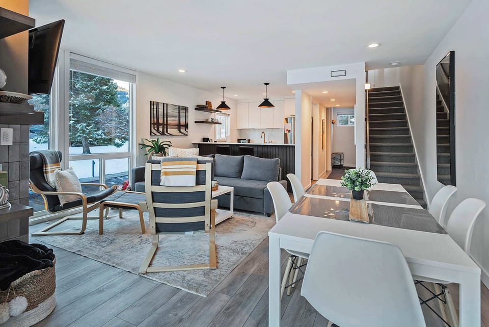 Living room: Fairway views
