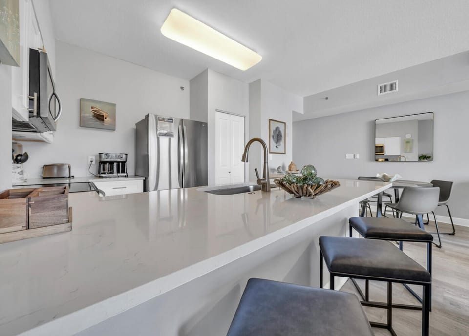 Eat-in bar seating