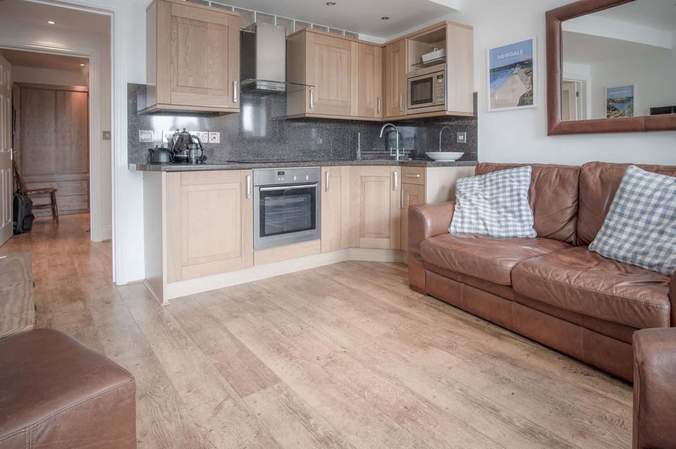 Goscar Court - 1 Bedroom Apartment - Tenby (21635)