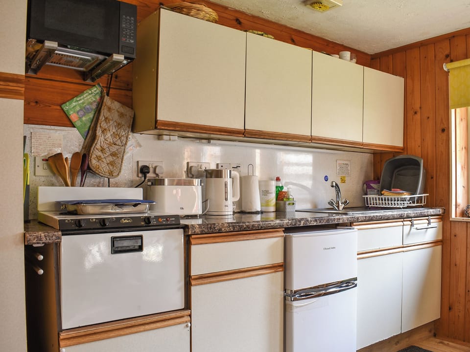 Kitchen | The Bothy - Mondhuie Self Catering Chalets, Nethy Bridge