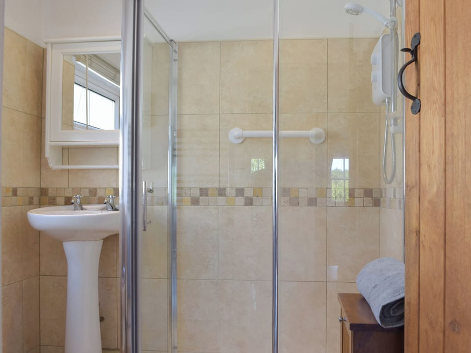 Shower room | Hafan Fach Cottage, Stackpole