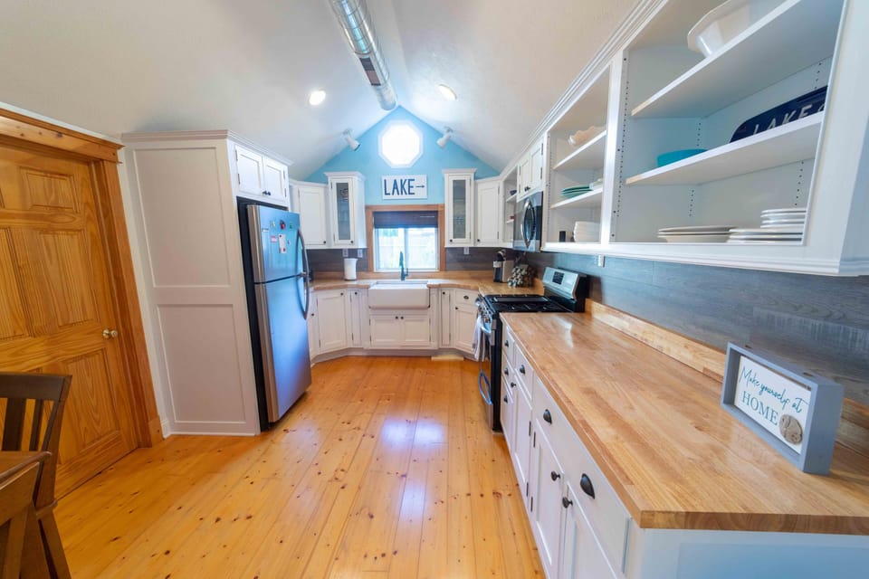 Renovated Kitchen | Stainless Steel Appliances | Hand Made Custom Cabinetry