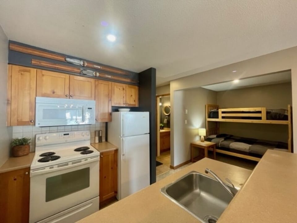 Fully Equipped Kitchen - Alcove right off Kitchen 