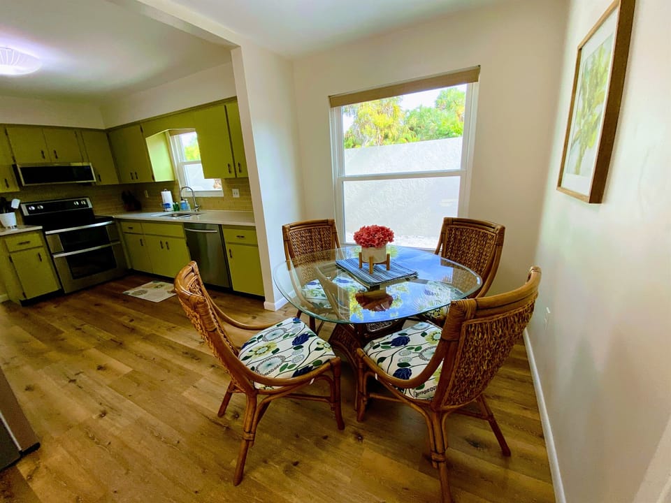Eat In Kitchen