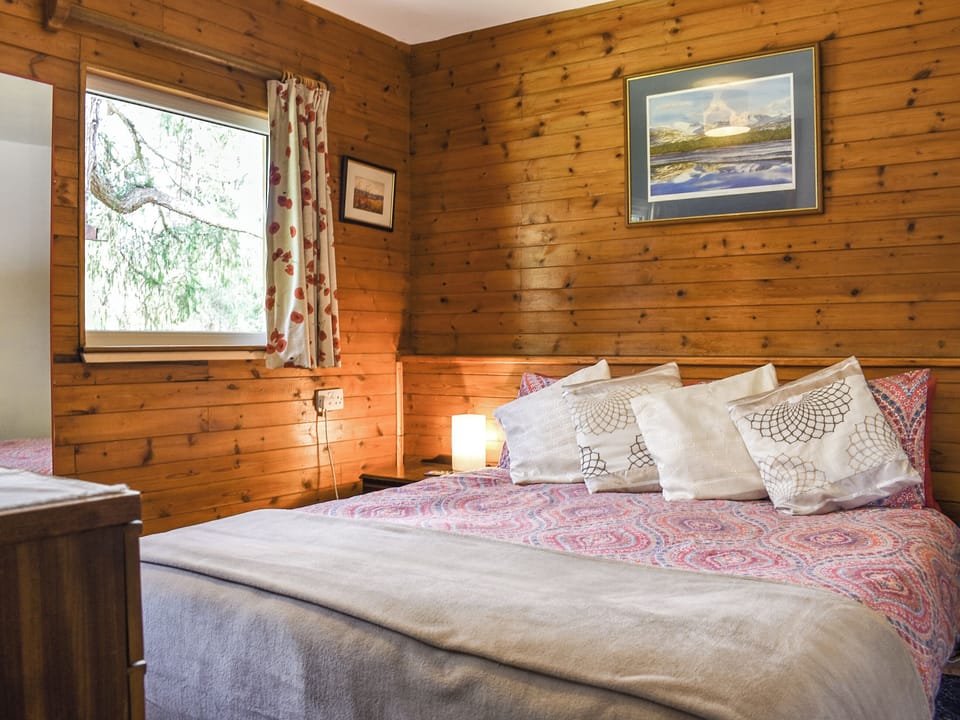 Double bedroom | The Chalet - Mondhuie Self Catering Chalets, Nethy Bridge