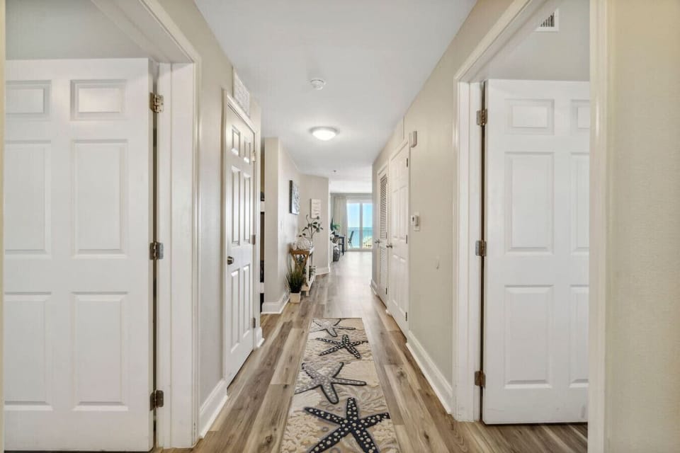 Hallway/Entryway