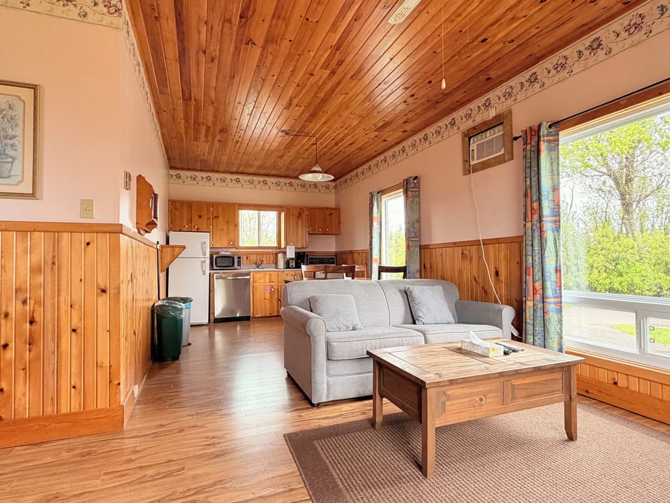 Cottage, 2 Bedrooms | Private kitchen | Coffee/tea maker, electric kettle, highchair, paper towels