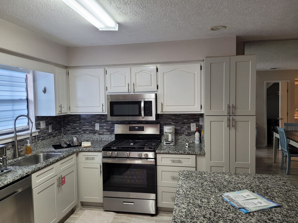 Full kitchen with like new appliances; gas range Full size pantry; breakfast bar