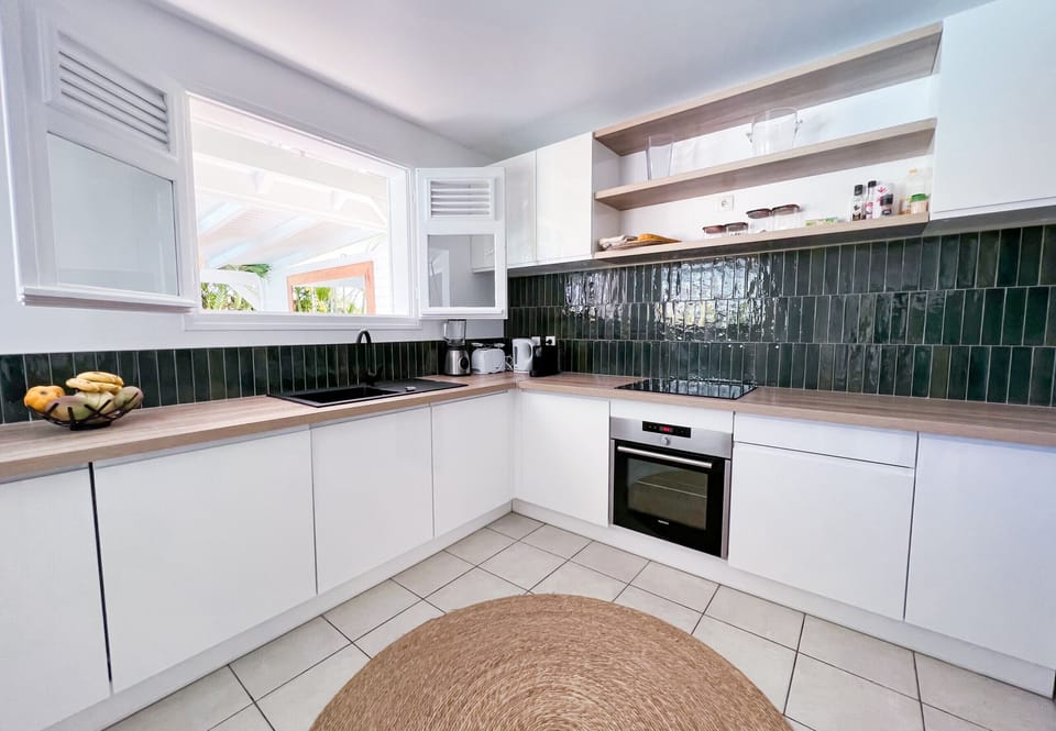 Equipped kitchen with large opening onto the terrace and the swimming pool