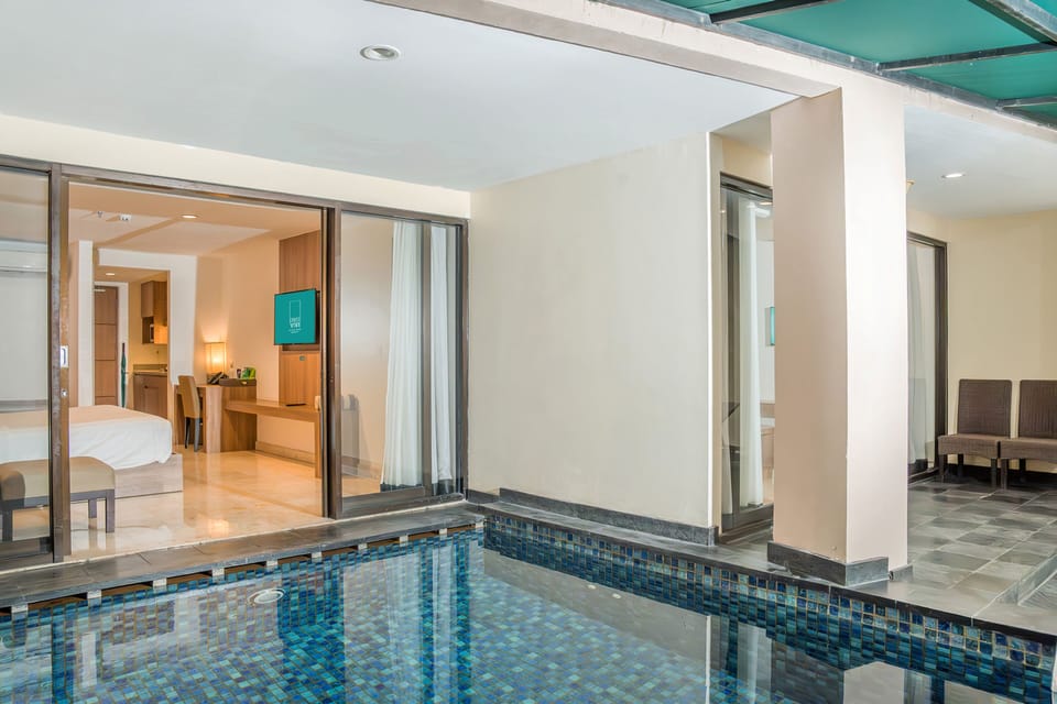 Deluxe Pool Suite | Minibar, desk, laptop workspace, free WiFi