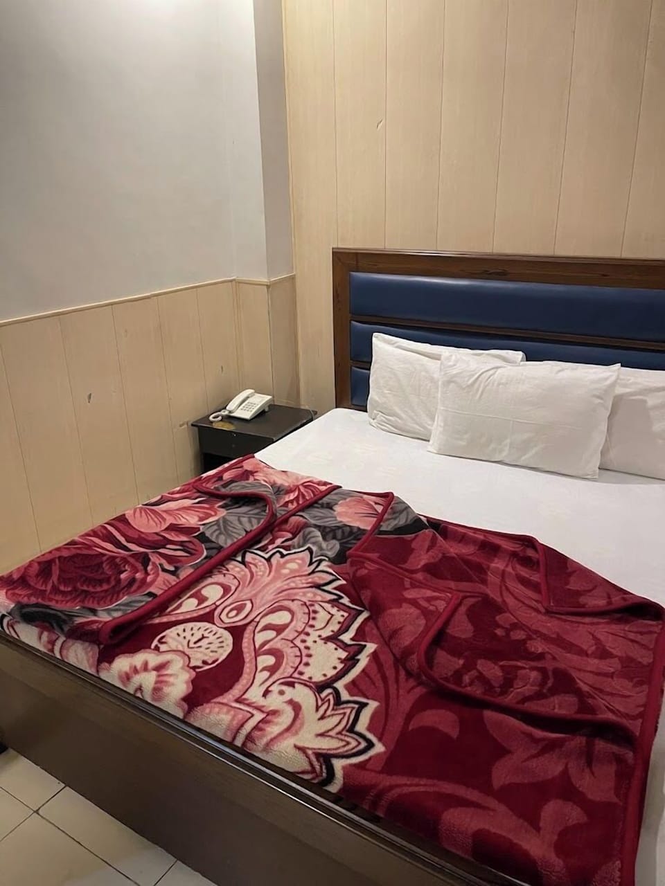Deluxe Room | Laptop workspace, free WiFi