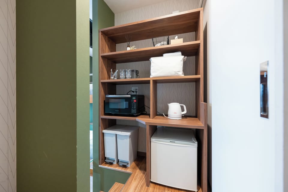 Loft Bedroom Room E, Non Smoking | Individually decorated, individually furnished, free WiFi, bed sheets