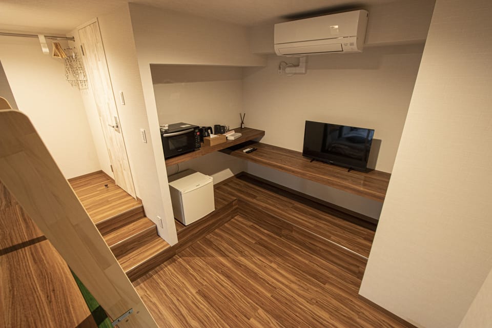 Loft Bedroom Room B, Non Smoking | Individually decorated, individually furnished, free WiFi, bed sheets