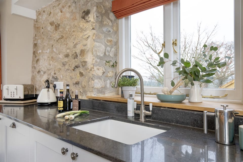 The Barn, Dorset: The well-equipped kitchen has everything you would need for your stay