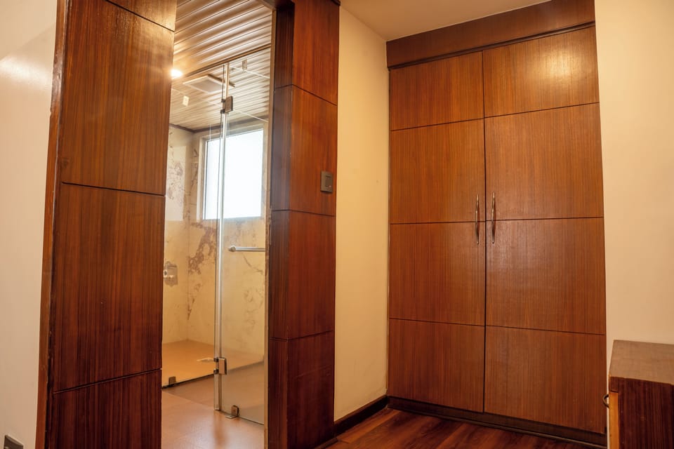 Premium bedding, minibar, desk, soundproofing