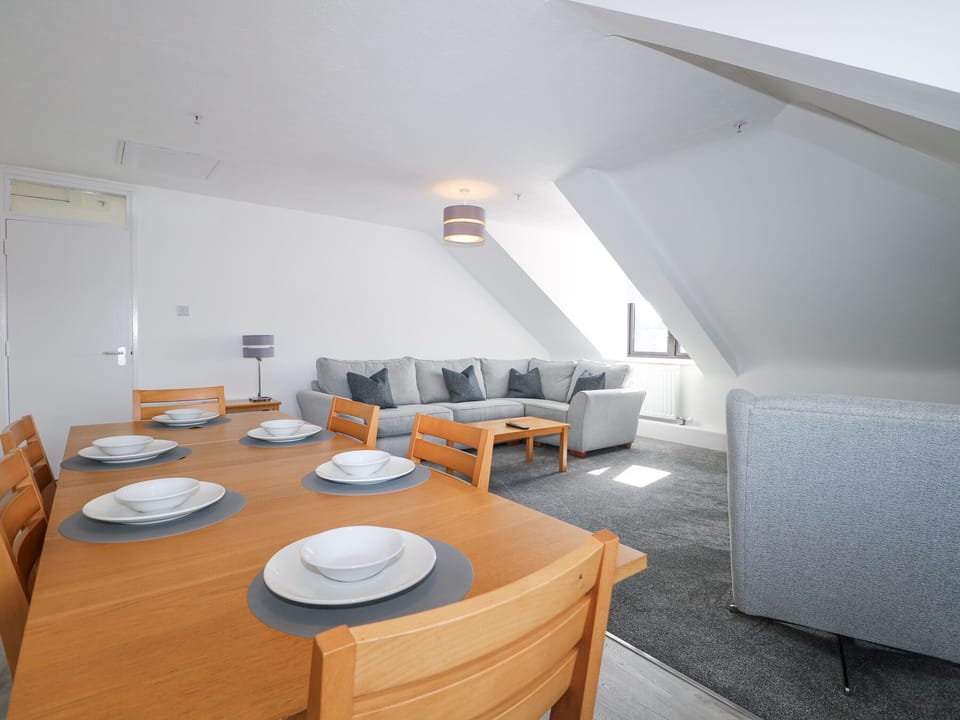 Cottage | Dining