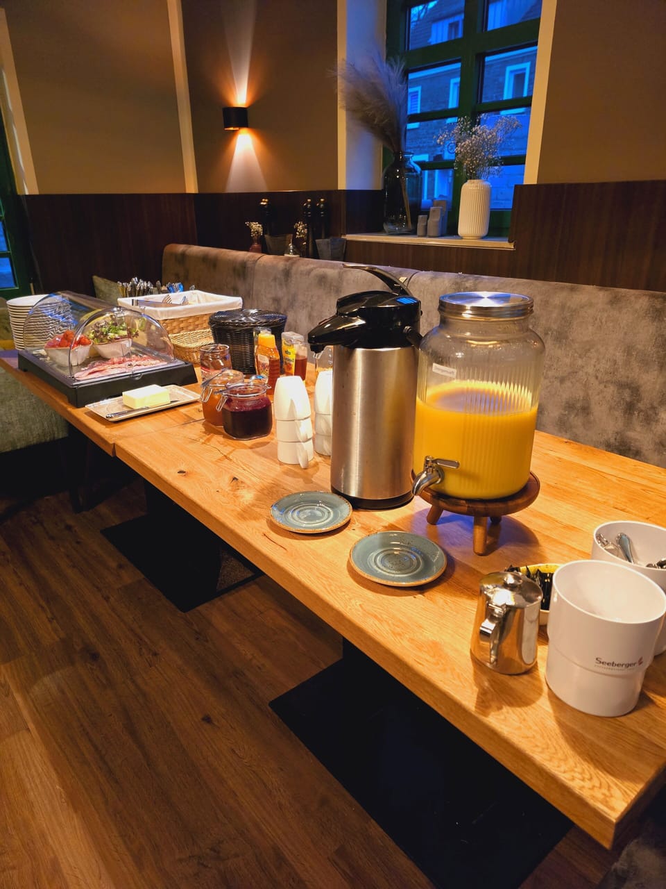 Daily buffet breakfast for a fee
