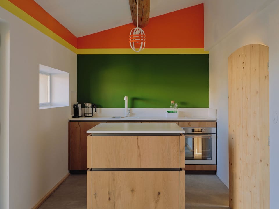 Maison Casa Hi | Individually decorated, individually furnished, free cribs/infant beds